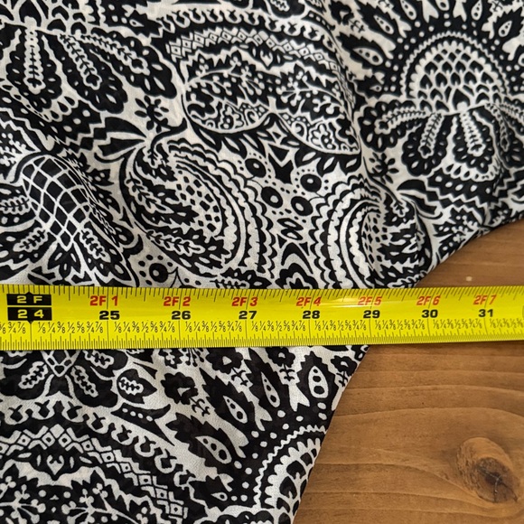 Faded Glory Black and White Patterned Wrap - Picture 7 of 9